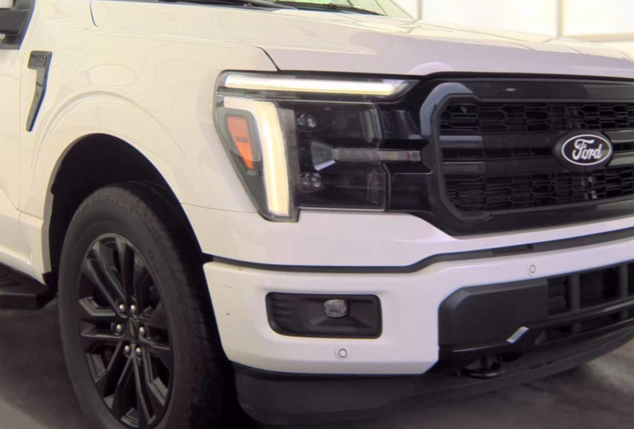 FORD F-150 Lariat Crew Cab Short Bed 2025