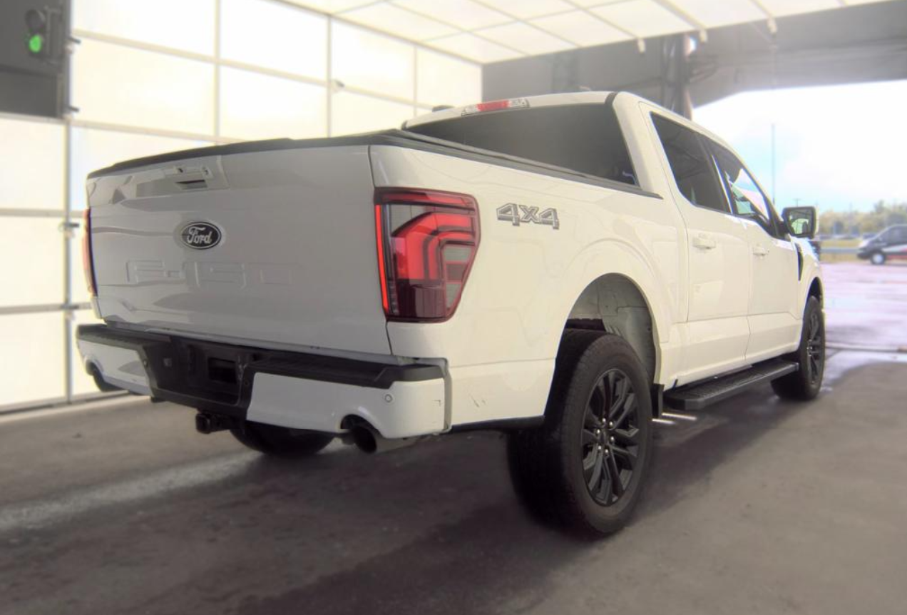 FORD F-150 Lariat Crew Cab Short Bed 2025