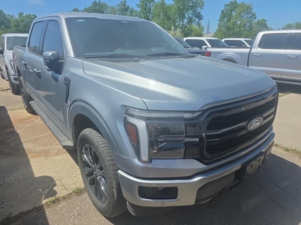 FORD F-150 LARIAT Crew Cab Short Bed 2025