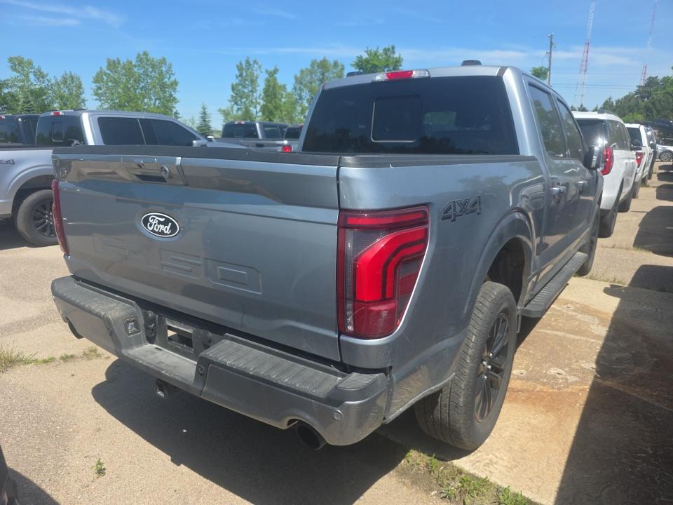 FORD F-150 LARIAT Crew Cab Short Bed 2025