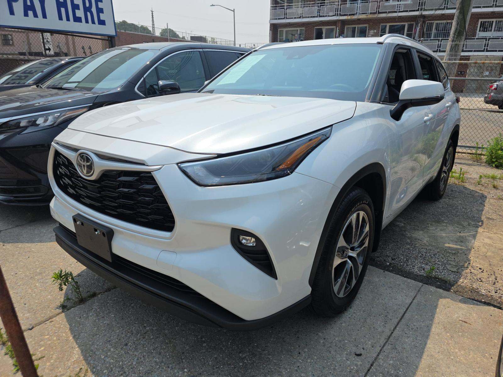 Toyota Highlander Hybrid XLE 2026
