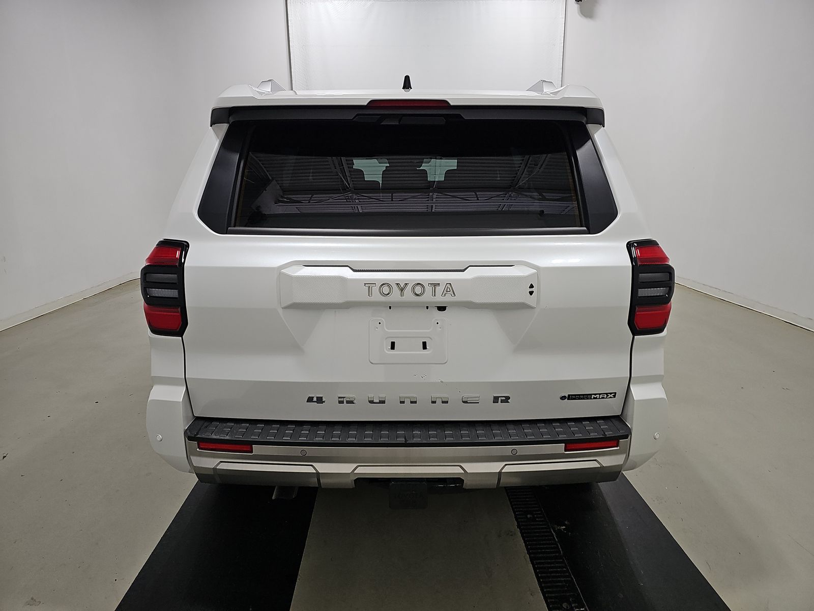 Toyota 4Runner i-FORCE MAX Limited 2026