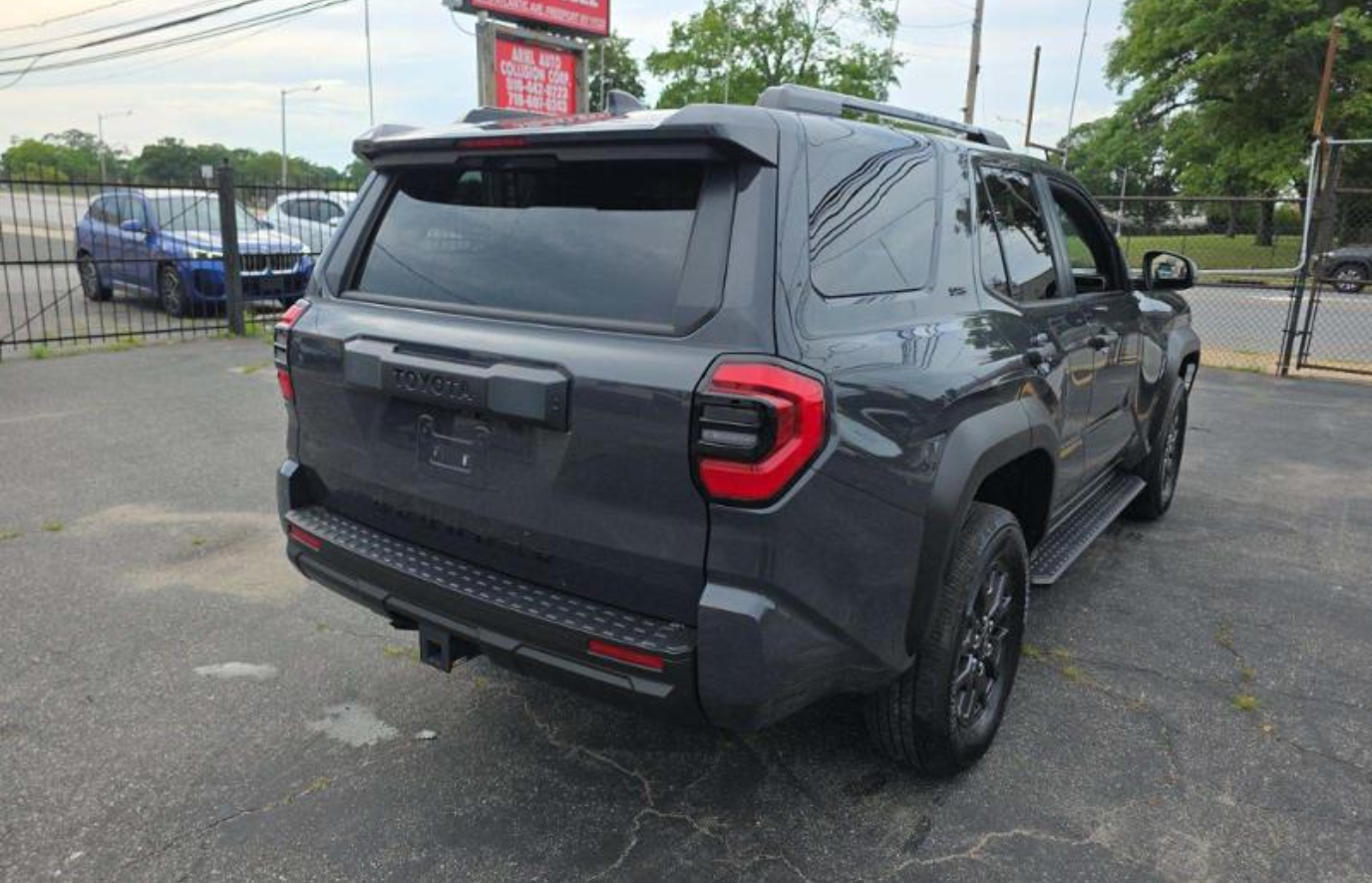 Toyota 4Runner SR5 2025