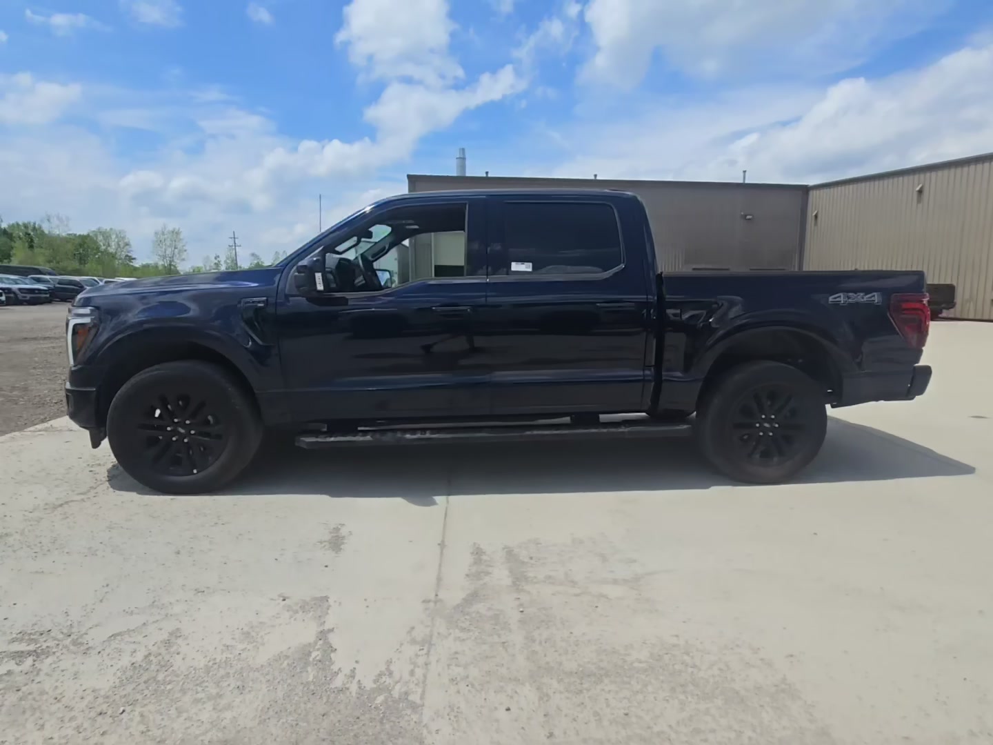 FORD F-150 LARIAT Crew Cab Short Bed 2025