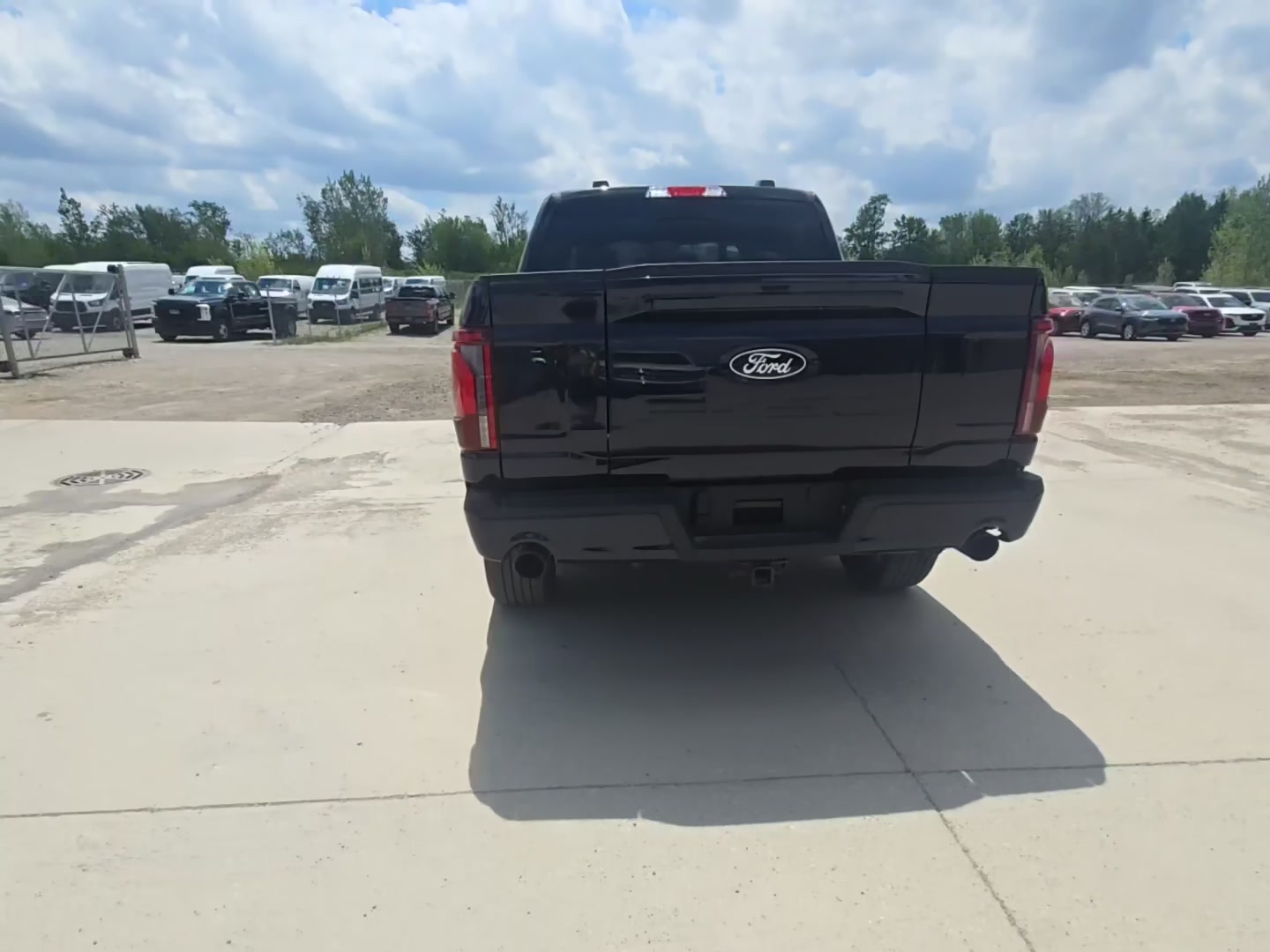 FORD F-150 LARIAT Crew Cab Short Bed 2025