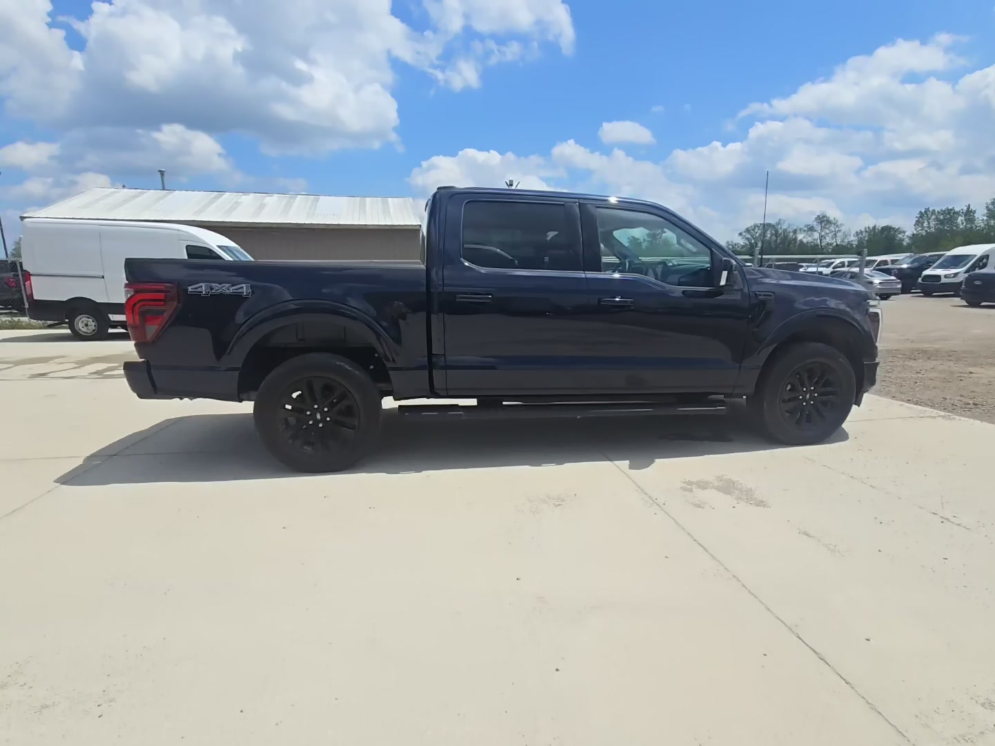 FORD F-150 LARIAT Crew Cab Short Bed 2025