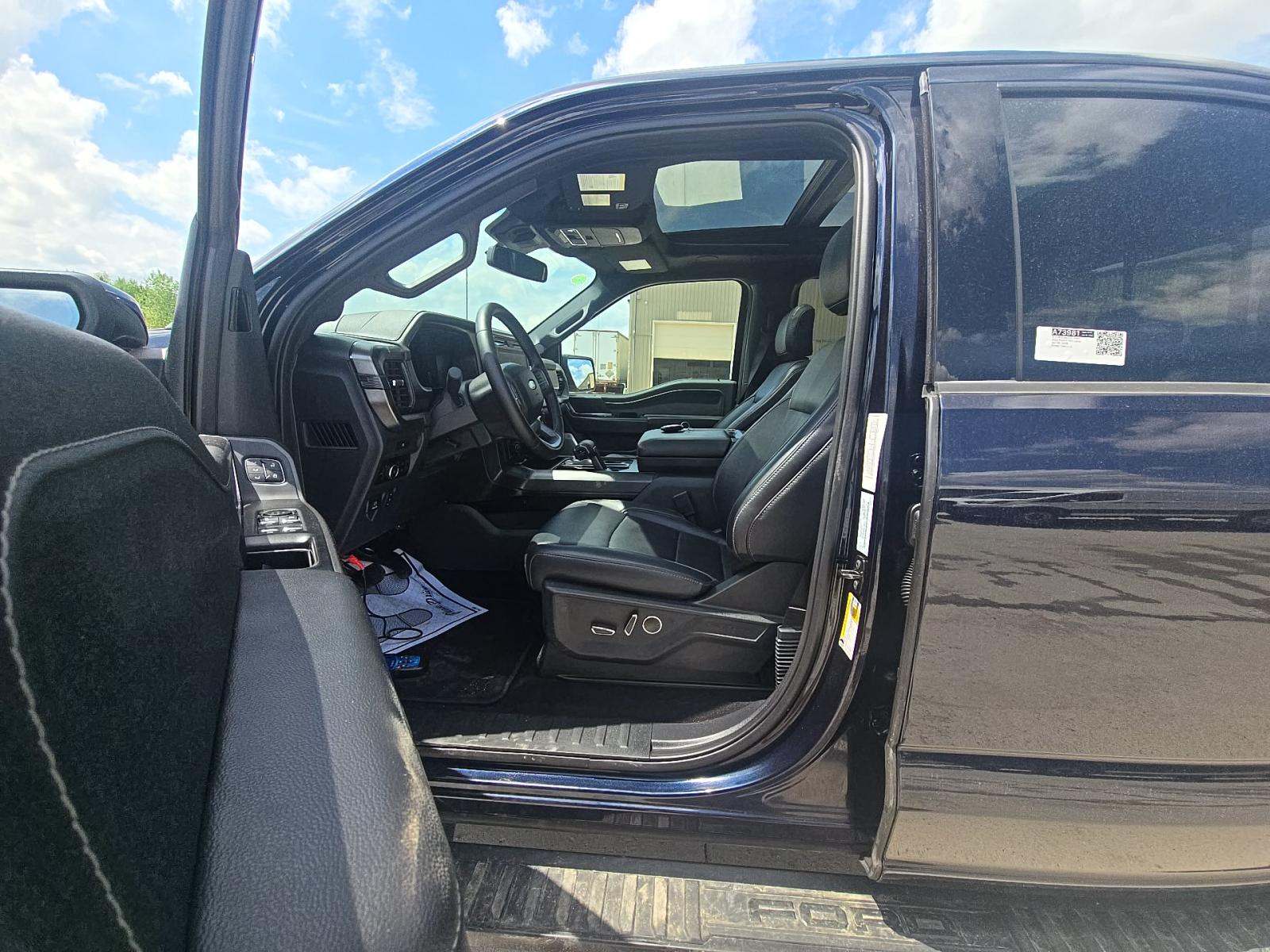 FORD F-150 LARIAT Crew Cab Short Bed 2025