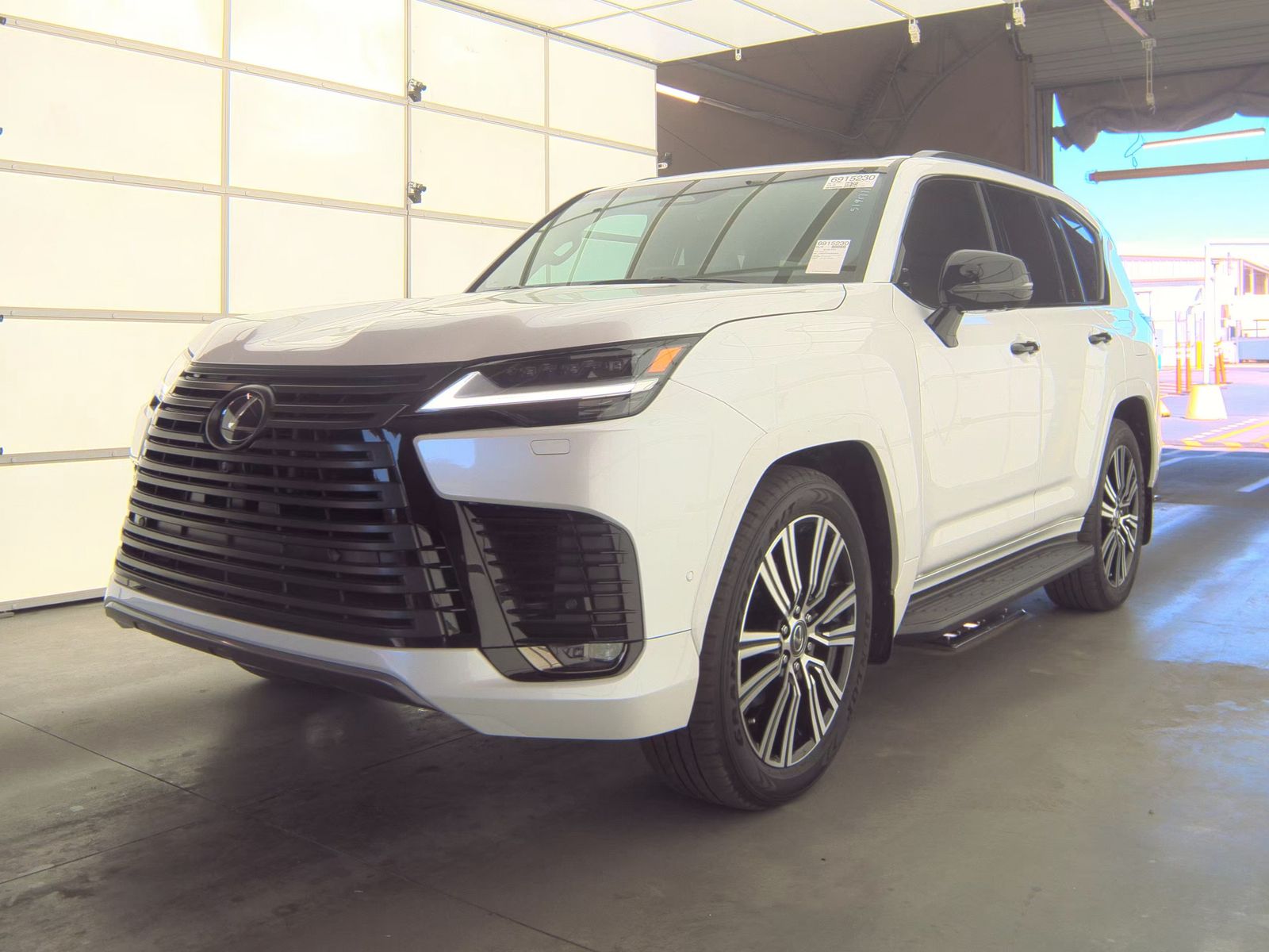 Lexus LX 700h Luxury 2025