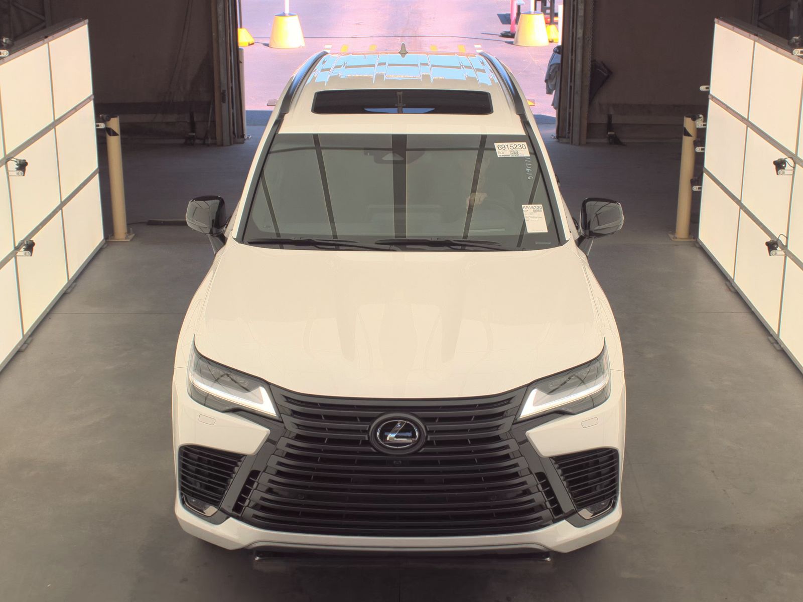 Lexus LX 700h Luxury 2025
