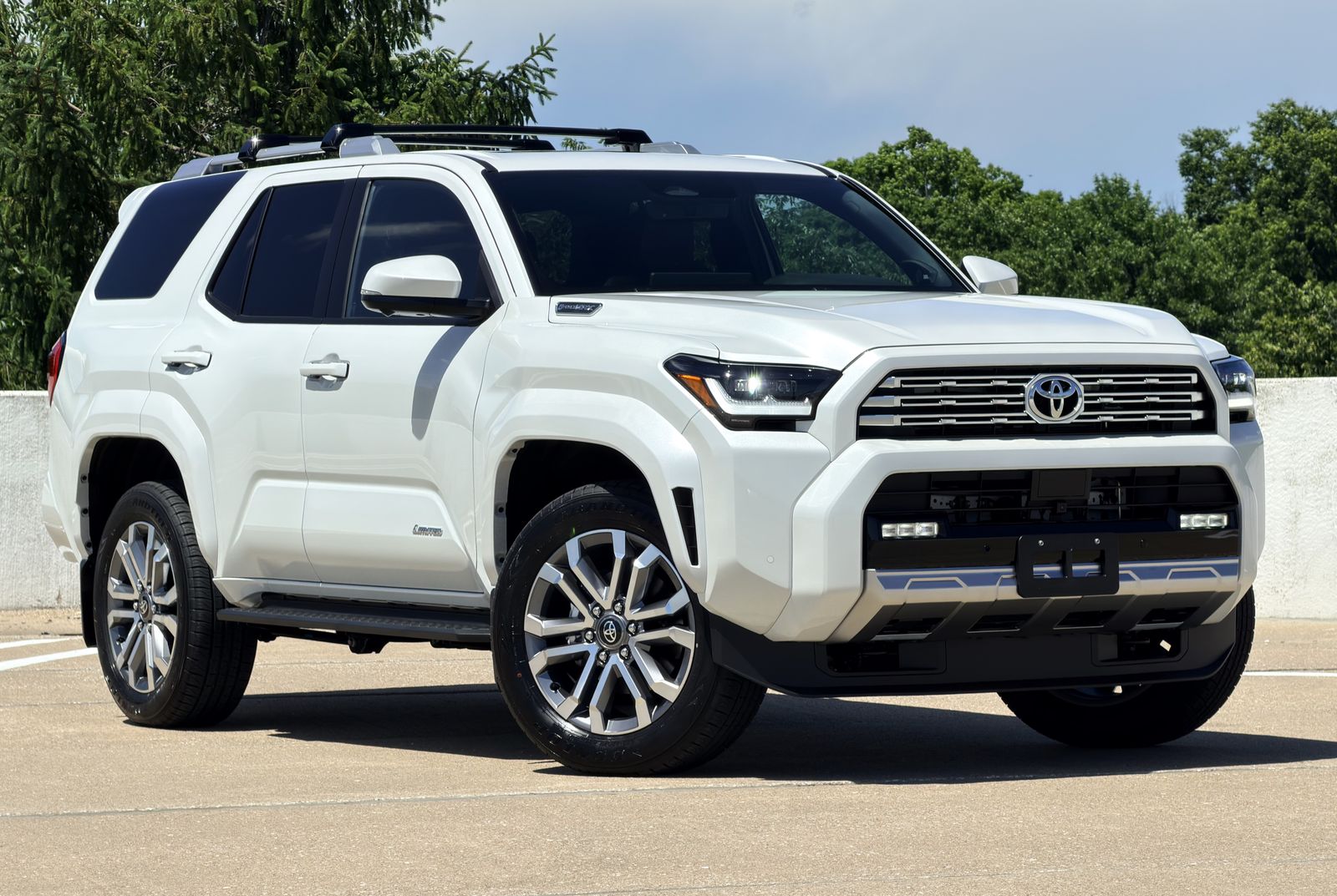 Toyota 4Runner i-FORCE MAX Limited 2026