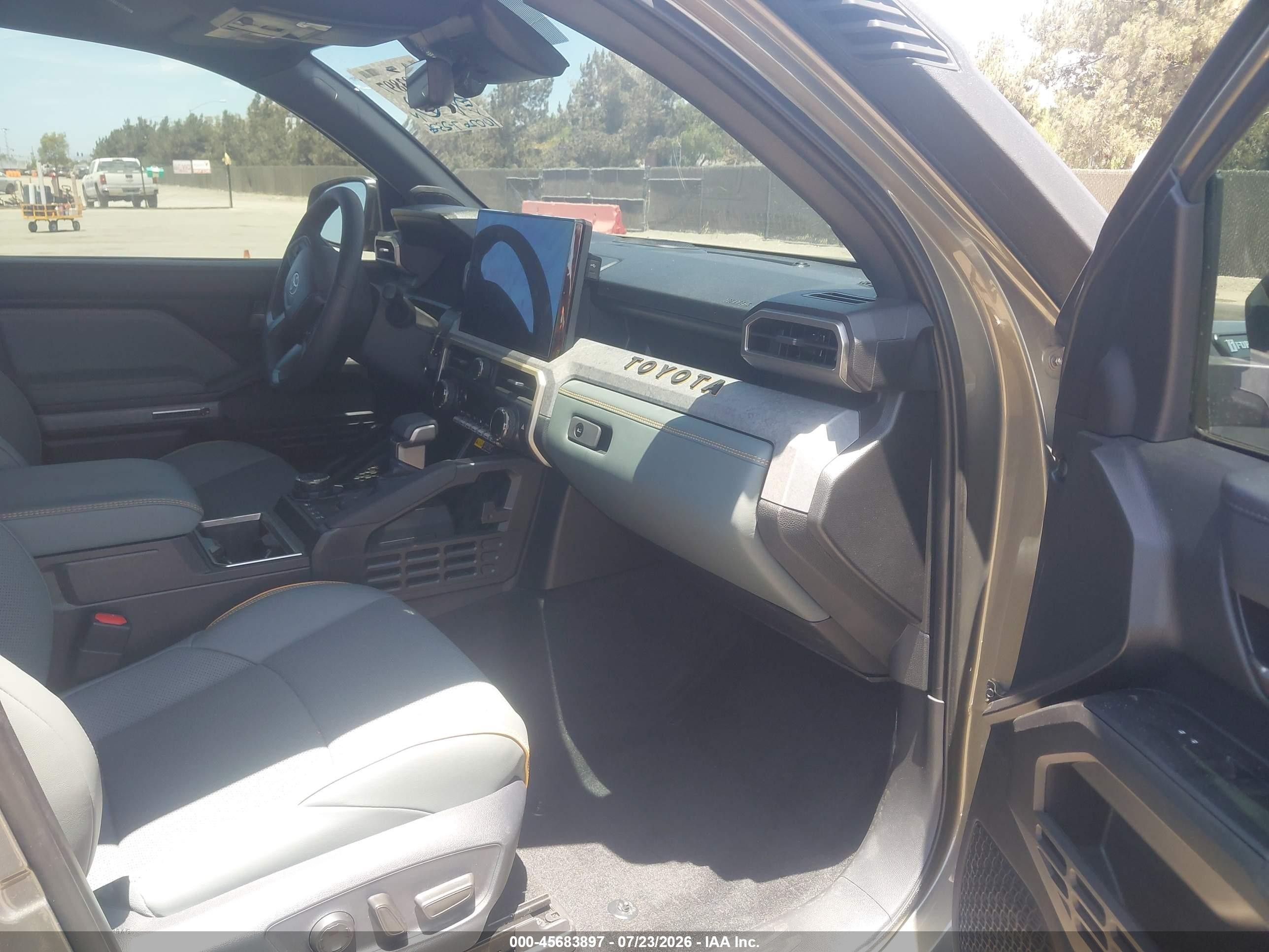 TOYOTA Tacoma Hybrid Trailhunter 2026