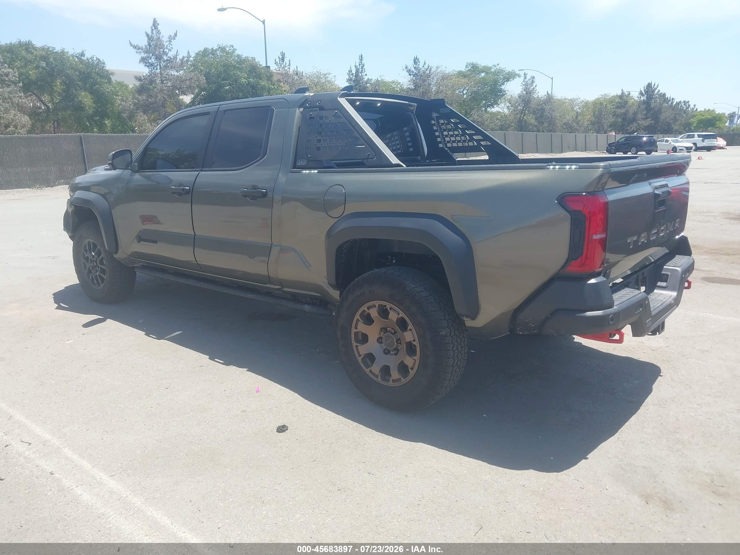 TOYOTA Tacoma Hybrid Trailhunter 2026