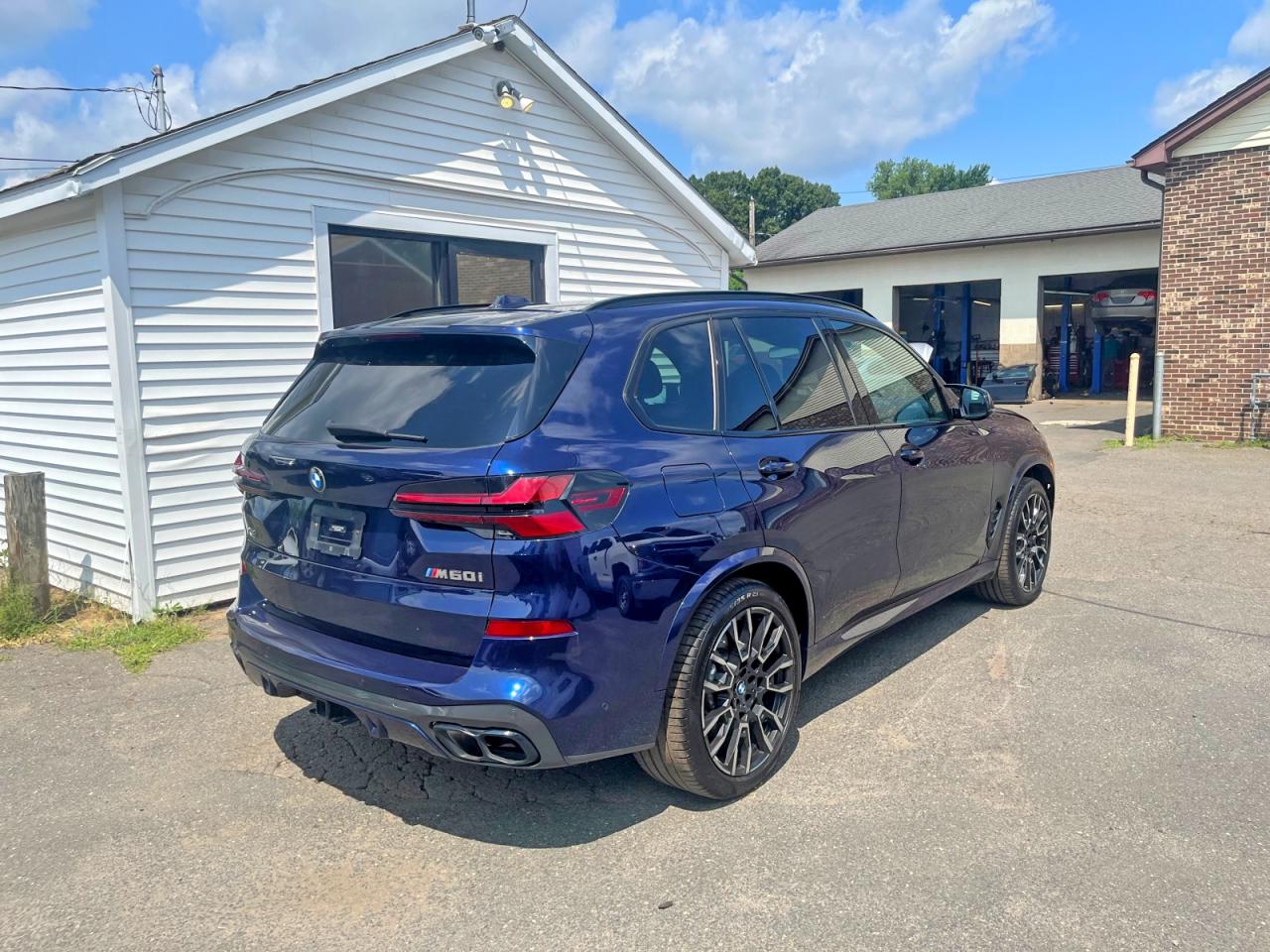 BMW X5 M60i 2024