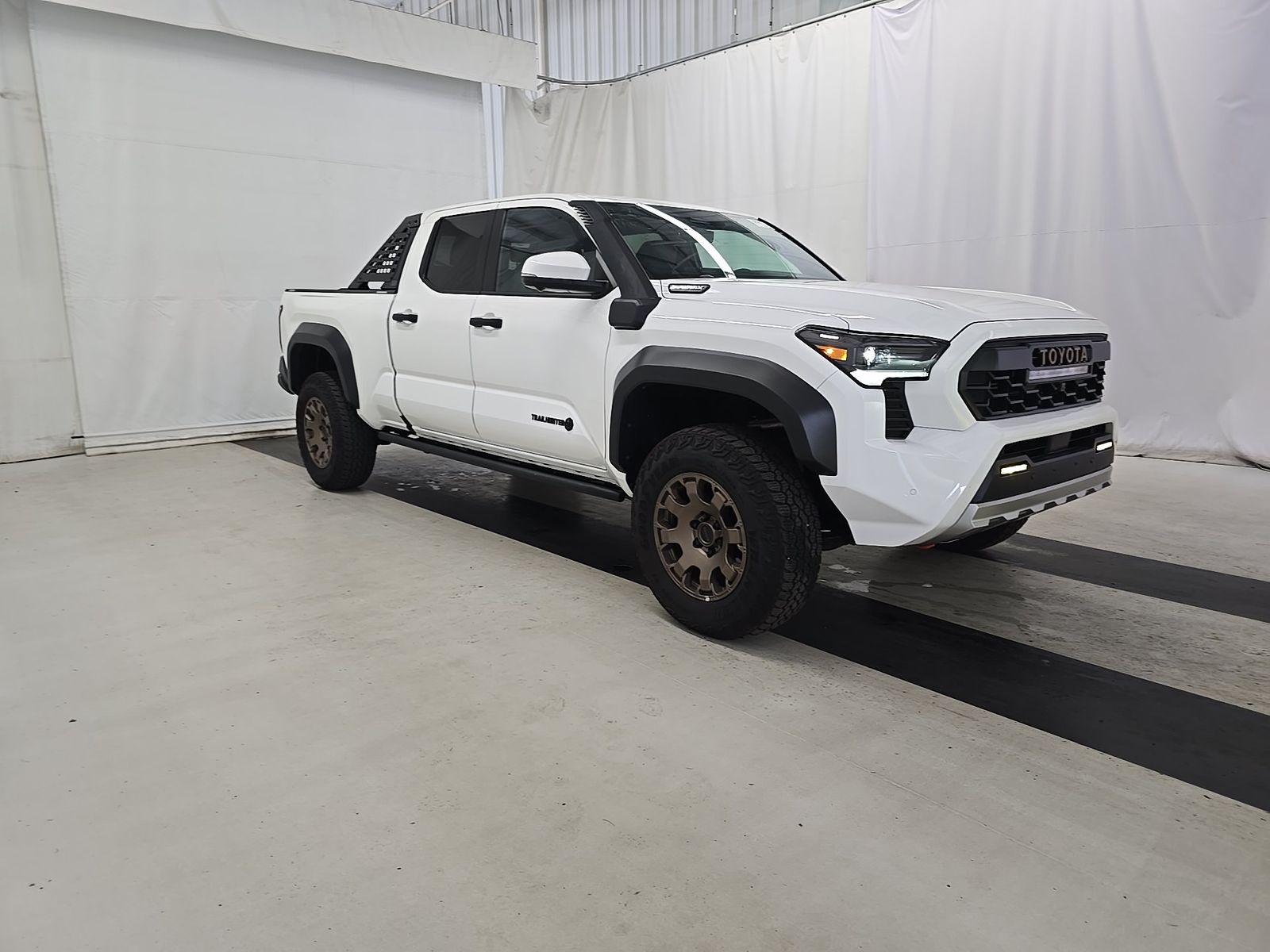 Toyota Tacoma i-FORCE MAX Trailhunter Crew Cab Long Bed 2026