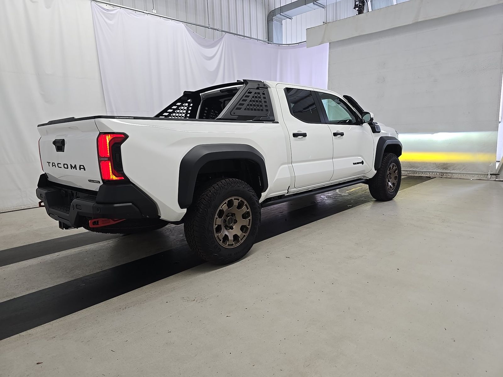 Toyota Tacoma i-FORCE MAX Trailhunter Crew Cab Long Bed 2026