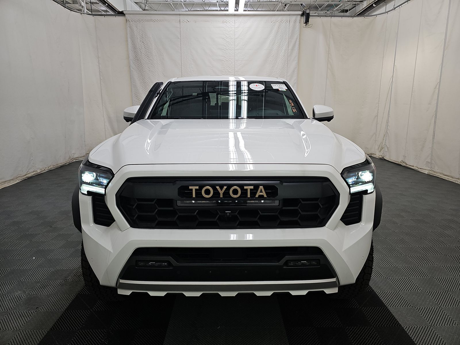 Toyota Tacoma i-FORCE MAX Trailhunter Crew Cab Long Bed 2024