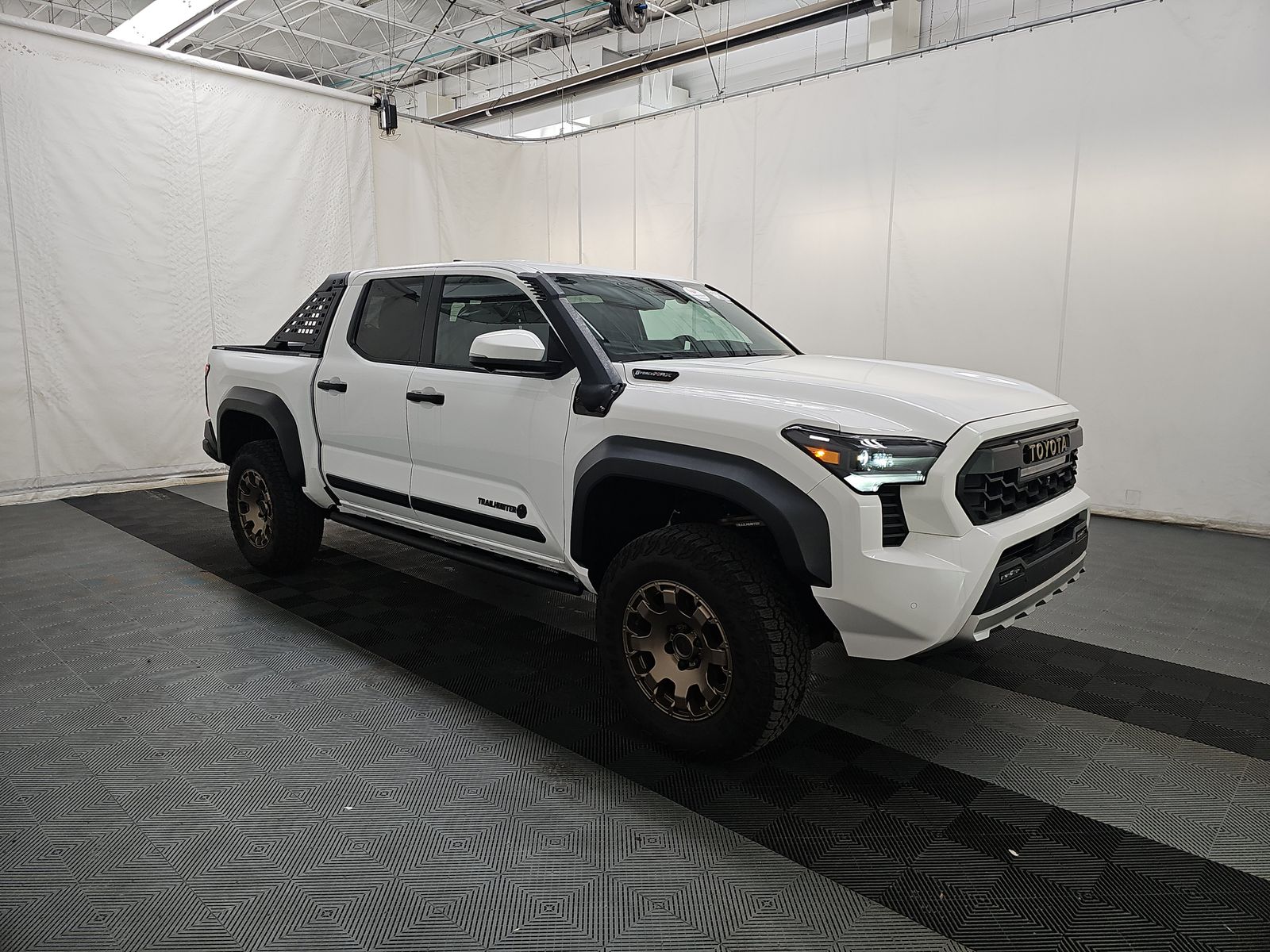 Toyota Tacoma i-FORCE MAX Trailhunter Crew Cab Long Bed 2024
