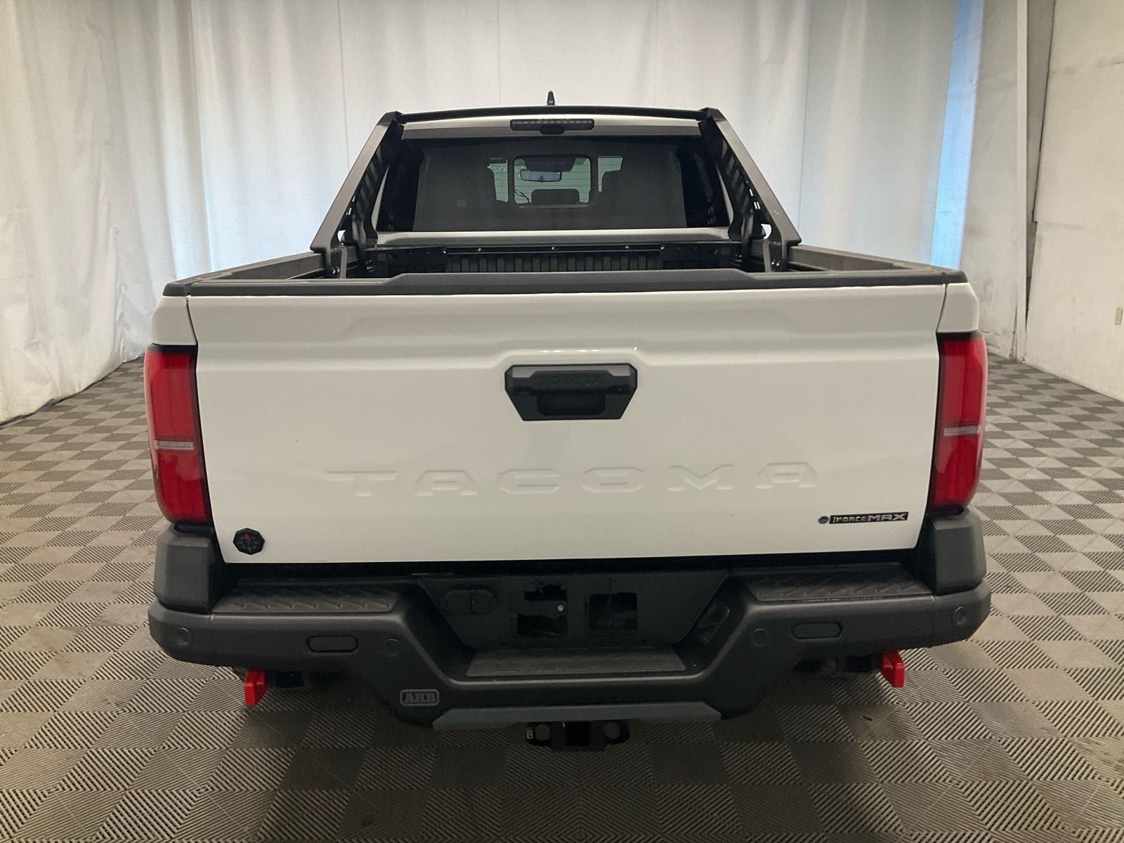 Toyota Tacoma i-FORCE MAX Trailhunter Crew Cab 2026