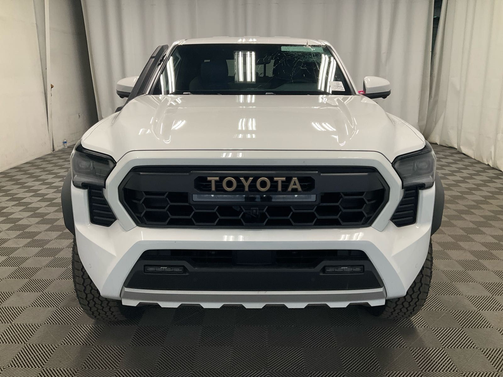Toyota Tacoma i-FORCE MAX Trailhunter Crew Cab 2026