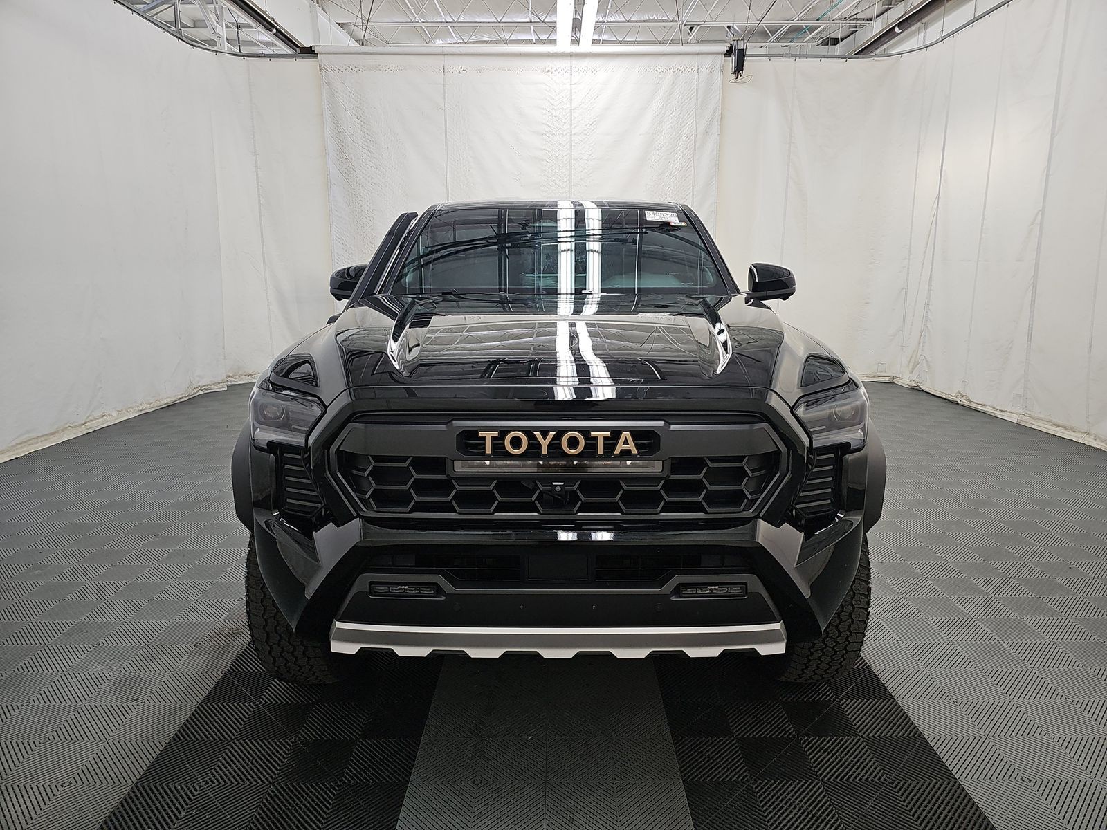 Toyota Tacoma i-FORCE MAX Trailhunter Crew Cab Medium Bed 2026