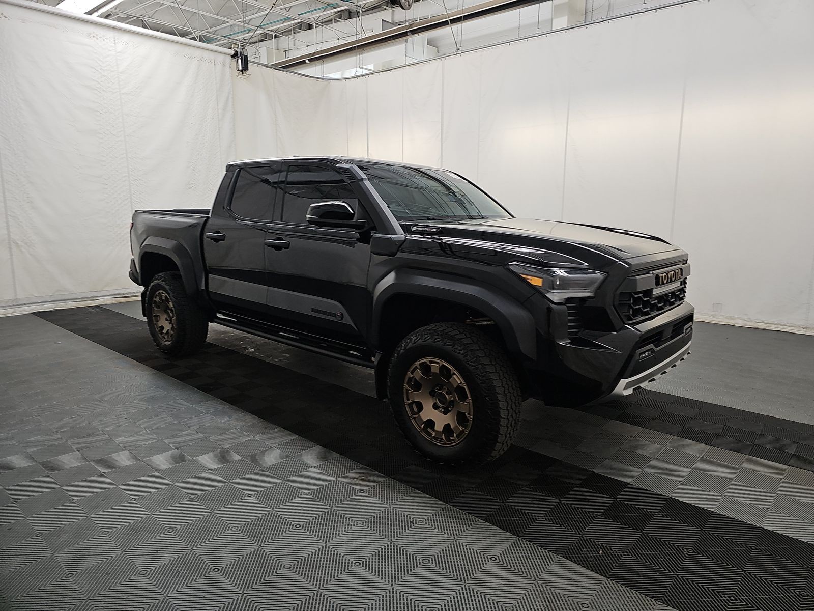 Toyota Tacoma i-FORCE MAX Trailhunter Crew Cab Medium Bed 2026