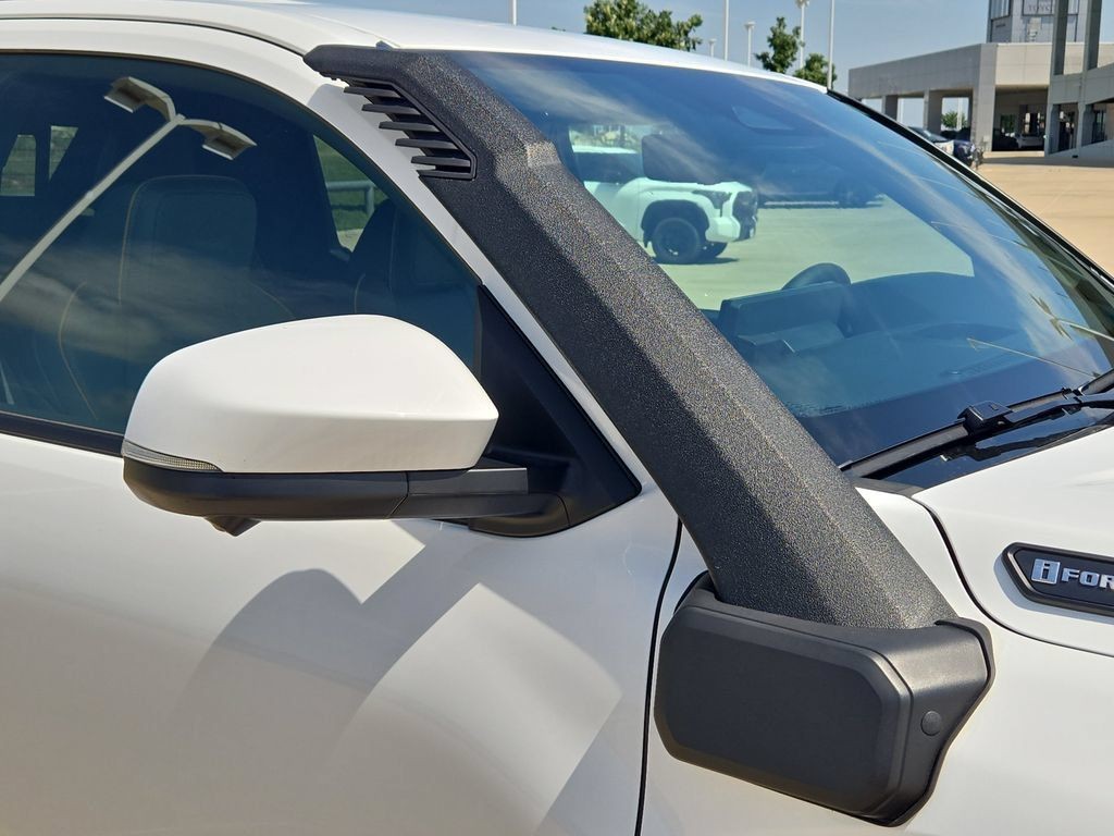 Toyota Tacoma i-FORCE MAX Trailhunter Crew Cab Long Bed 2026