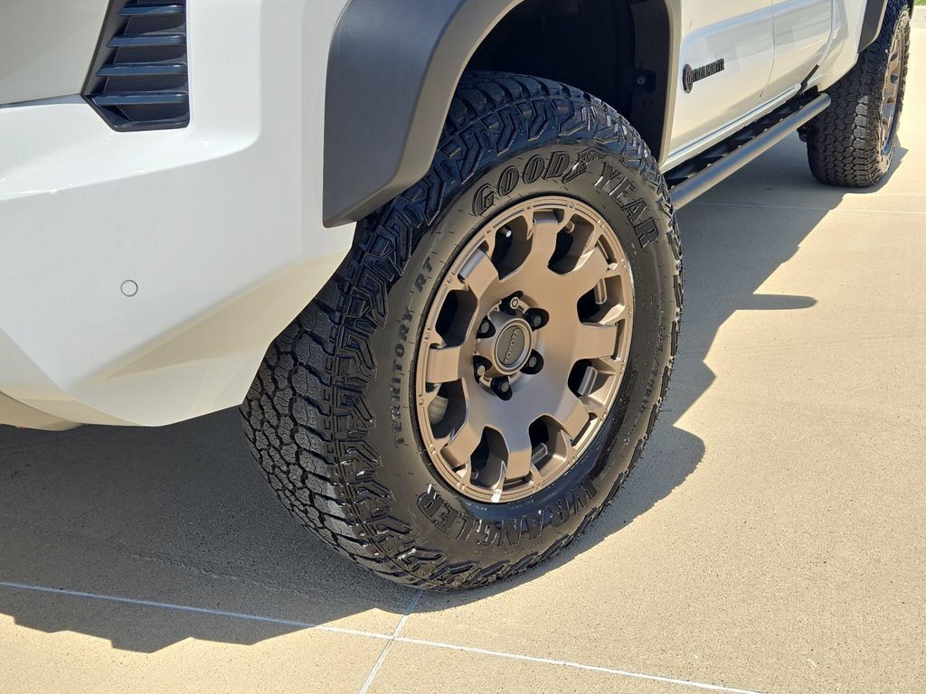 Toyota Tacoma i-FORCE MAX Trailhunter Crew Cab Long Bed 2026