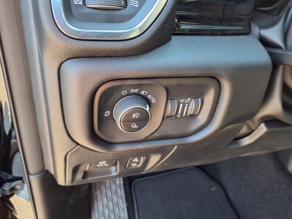 RAM 1500 Laramie Crew Cab 2025