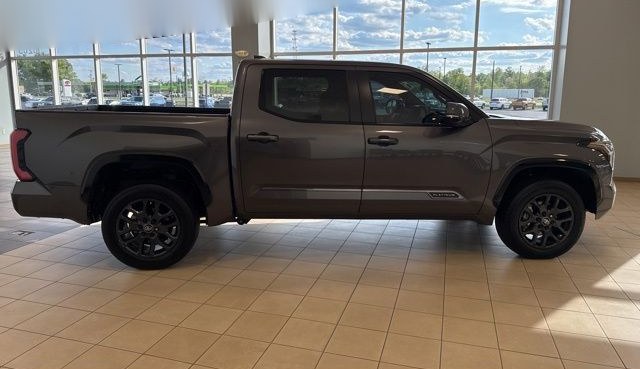 Toyota Tundra Platinum CrewMax 2025